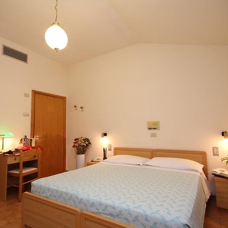 Hotel Villa Luca Chianciano Terme Habitación foto