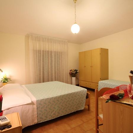Hotel Villa Luca Chianciano Terme Habitación foto