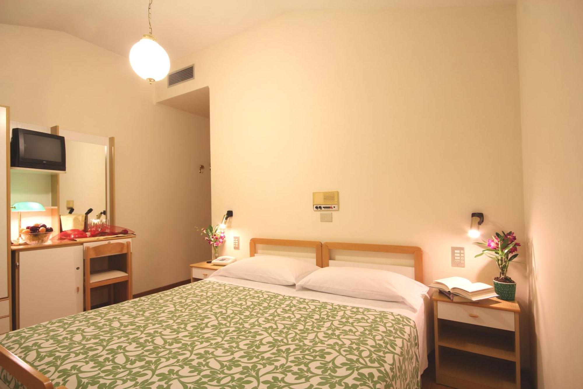 Hotel Villa Luca Chianciano Terme Habitación foto
