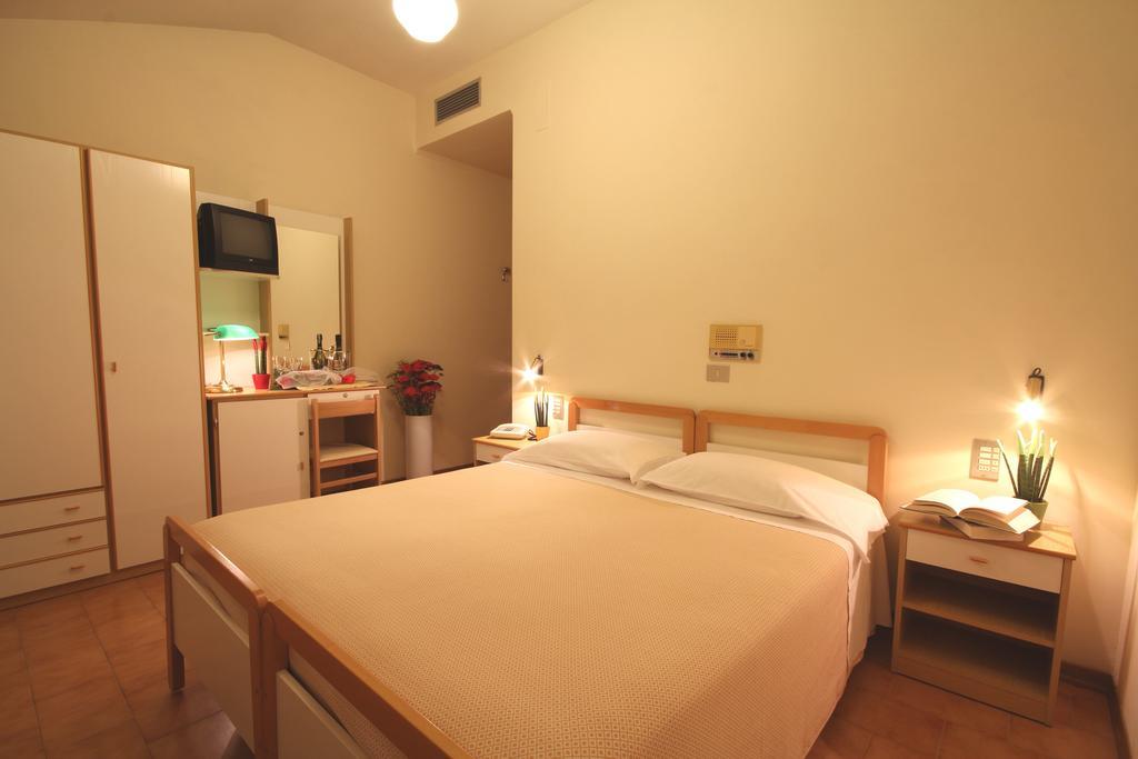 Hotel Villa Luca Chianciano Terme Habitación foto